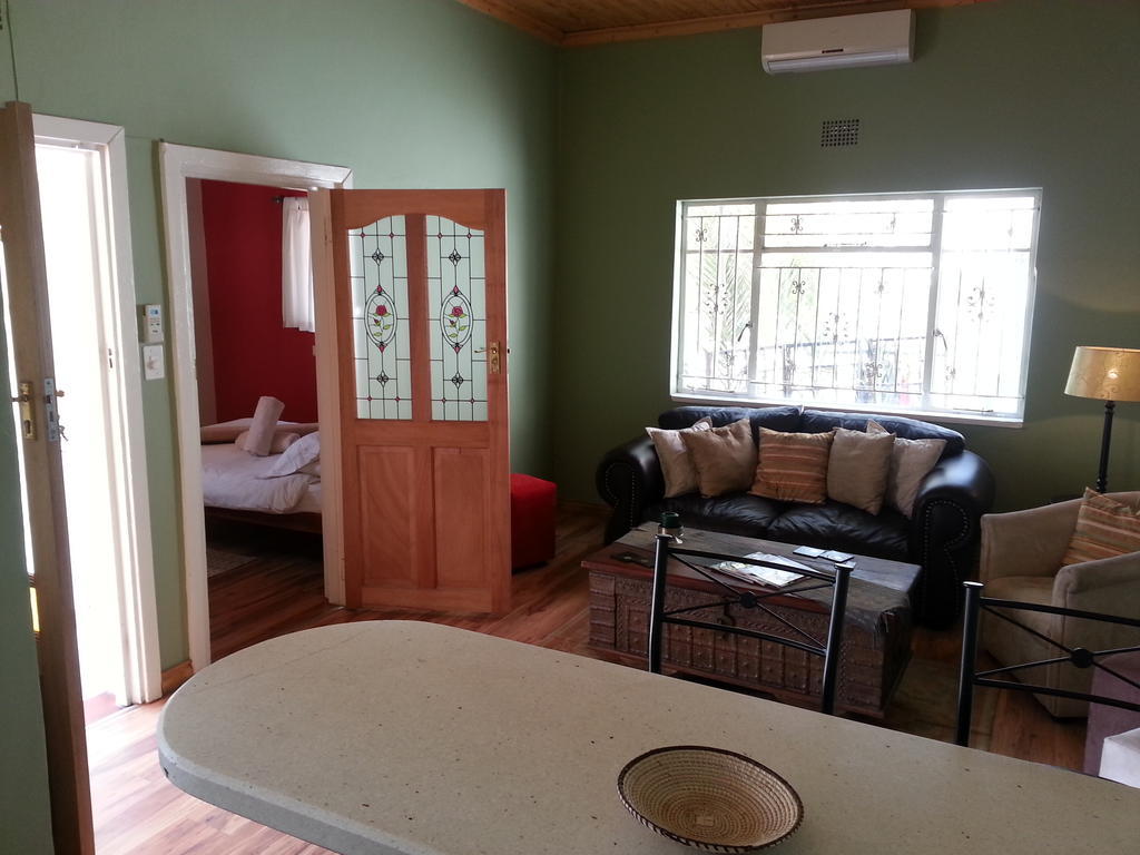 Rivendell Hotel Windhoek Room photo
